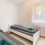 Apartamento Monteurwohnung I 6 Personen I 3 Schlafzimmer *