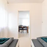 Monteurwohnung I 6 Personen I 3 Schlafzimmer Apartamento Darmstadt